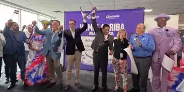 Corte de cinta con autoridades