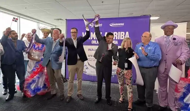 Corte de cinta con autoridades