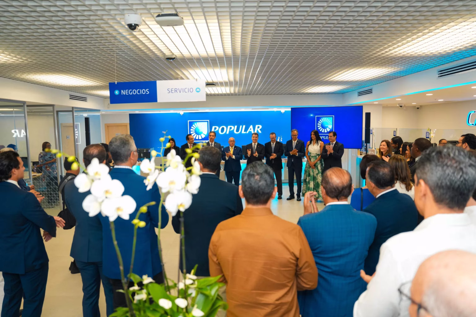 La estrategia “Más digital, más humano” busca equilibrar la eficiencia tecnológica con un trato cercano.