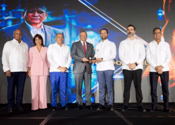 Reconocen a Leonardo Aguilera por su Apoyo al Sector Asfalto