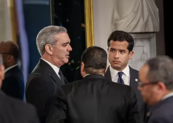 Senador Omar Fernández Exige Cumplir la Ley e Indexar los Salarios