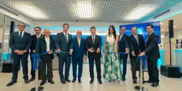 De izquierda a derecha, los señores Ricardo de la Rocha, Jorge Jana, Valentín Reynoso, Francisco Ramírez, Julio Caminero, Christopher Paniagua, Gianny Román, José Mármol, José Armando Bermúdez y Robinson Bou.