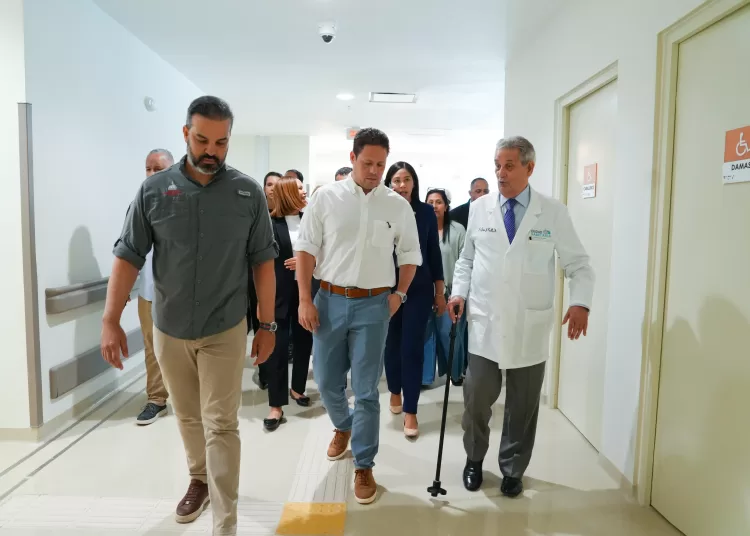 Ministro Bonilla realiza encuentro con “Amigos que Suman” en el Hospital Clínico-Quirúrgico Dr. José Joaquín Puello