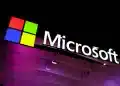 El logotipo de Microsoft, que representa a la corporación multinacional estadounidense y empresa de tecnología más conocida por sus productos de software Windows, la línea de sistemas operativos, Microsoft 365, el conjunto de aplicaciones de productividad que incluye Word, Excel o PowerPoint, y sus productos de hardware, Xbox y Microsoft Surface, se considera una de las cinco grandes empresas estadounidenses de TI y es fundado por Bill Gates. El logotipo está en su pabellón durante el Mobile World Congress 2025 en Barcelona, España, el 5 de marzo de 2025. (Foto de Joan Cros/NurPhoto vía Getty Images)