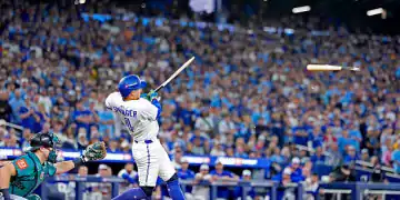 TORONTO, ONTARIO - OCTOBER 19: George Springer #4 of the Toronto Blue Jays breaks his bat on a pop out during the first inning against the Seattle Mariners in game six of the American League Championship Series at Rogers Centre on October 19, 2025 in Toronto, Ontario. (Photo by Mark Blinch/Getty Images)