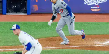 TORONTO, CANADA- OCTOBER 25, 2025: Los Angeles Dodgers Shohei Ohtani (17) runs with what's left of his bat after hitting a broken-bat single against Toronto Blue Jays pitcher Louis Varland (77) in the eighth inning during Game 2 of the World Series at Roger Centre on October 25, 2025 in Toronto, Canada.(Gina Ferazzi / Los Angeles Times via Getty Images)