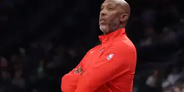 El entrenador en jefe de los Portland Trail Blazers, Chauncey Billups, se convirtió en la figura más destacada involucrada en una investigación federal sobre el juego ilegal cuando fue arrestado el jueves. ROB GRAY/AP