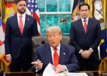 Donald Trump, Marco Rubio y JD Vance en el despacho oval