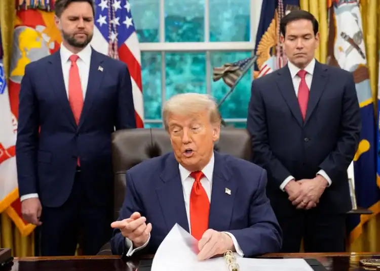 Donald Trump, Marco Rubio y JD Vance en el despacho oval