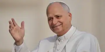 El papa León XIV llega para una audiencia por el Jubileo de los Coros en la plaza de San Pedro, en el Vaticano, el sábado 22 de noviembre de 2025. (AP Foto/Alessandra Tarantino)