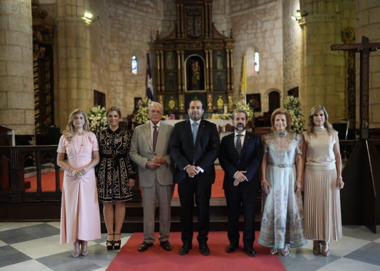 PILAR GONZÁLEZ P., AIMEE GONZÁLEZ P. OCTAVIO GONZÁLEZ NIVAR, ALBERTO BERGÉS GONZÁLEZ, GIANCARLO SANGUINETTI, PATRICIA GONZÁLEZ P. Y JACQUELINE GONZÁLEZ P.