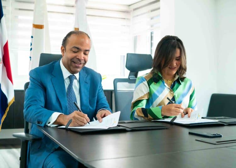 Refidomsa y Nature Power impulsan agua y saneamiento solar en Azua