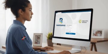 IMAGEN DE UNA PERSONA DOMINICANA PAGANDO SUS IMPUESTOS EN BANRESERVAS DESDE UNA COMPUTADORA: DF