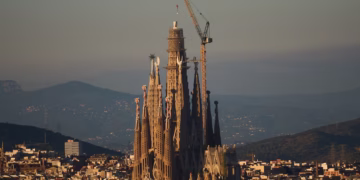 La Sagrada Familia se convierte en la iglesia más alta del mundo tras superar a la Ulmer Münster de Alemania - (AP Foto/Emilio Morenatti)