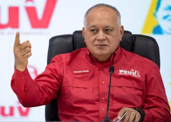 “Si en 48 horas ustedes no reanudan los vuelos, no los reanuden más”, afirmó el ministro de Interior de la dictadura, Diosdado Cabello, al explicar la decisión oficial (EFE/ Ronald Peña R)
