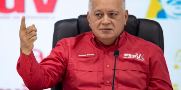 “Si en 48 horas ustedes no reanudan los vuelos, no los reanuden más”, afirmó el ministro de Interior de la dictadura, Diosdado Cabello, al explicar la decisión oficial (EFE/ Ronald Peña R)