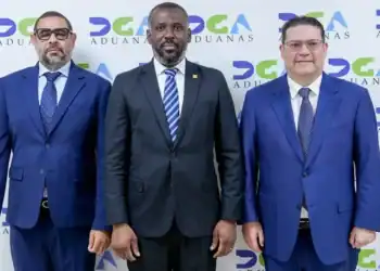 El director general de Aduanas, Yayo Sanz Lovatón, y el procurador adjunto Wilson Camacho