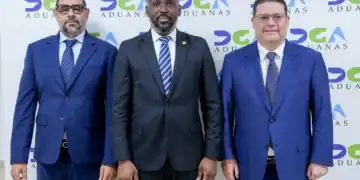El director general de Aduanas, Yayo Sanz Lovatón, y el procurador adjunto Wilson Camacho