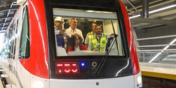 Luis Abinader en el metro de SD