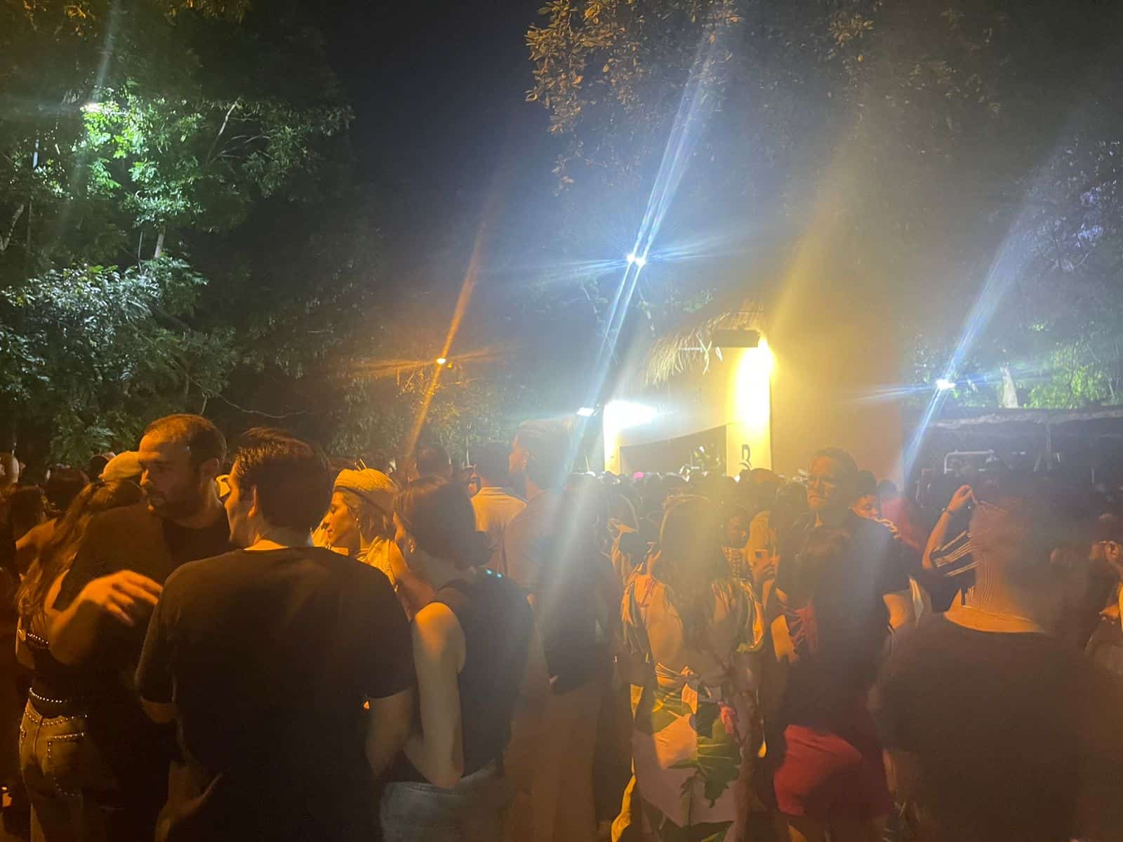 Asistentes en Special Guest esperando a que abrieran las puertas sin que se les diera alguna explicación