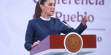 MEXICO CITY, MEXICO - NOVEMBER 03: Mexican President Claudia Sheinbaum attends a press conference, at the National Palace, in Mexico City, Mexico on November 03, 2025. The press conference was held with members of the Mexico's security cabinet, following the killing of the local mayor Carlos Manzo during the Day of the Dead celebrations in the state of Michoacan last Saturday. (Photo by Daniel Cardenas/Anadolu via Getty Images)