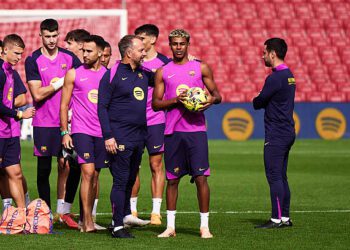 Flick Pide a Sus Jugadores “Seguir Luchando” Pese a Plaga de Lesiones en el Barça