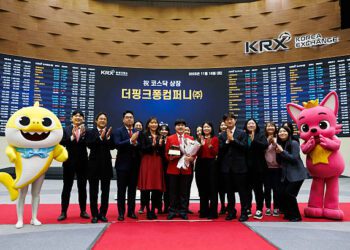Pinkfong Co. employees and the Pinkfong, right, and Baby Shark, left, mascots during the company's listing ceremony at the Korea Exchange (KRX) in Seoul, South Korea, on Tuesday, Nov. 18, 2025. Shares of Baby Shark creator Pinkfong jumped as much as 62% on their trading debut as investors snapped up the studio behind YouTubes most-viewed jingle, following strong demand for the small initial public offering. Photographer: SeongJoon Cho/Bloomberg via Getty Images