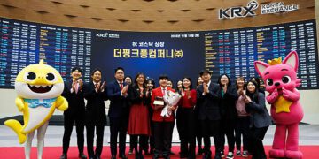 Pinkfong Co. employees and the Pinkfong, right, and Baby Shark, left, mascots during the company's listing ceremony at the Korea Exchange (KRX) in Seoul, South Korea, on Tuesday, Nov. 18, 2025. Shares of Baby Shark creator Pinkfong jumped as much as 62% on their trading debut as investors snapped up the studio behind YouTubes most-viewed jingle, following strong demand for the small initial public offering. Photographer: SeongJoon Cho/Bloomberg via Getty Images