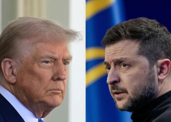 (ARCHIVOS - COMBO) Esta combinación de archivos de imágenes creadas el 25 de febrero de 2025 muestra al presidente estadounidense Donald Trump (L) el 24 de febrero de 2025 y al presidente de Ucrania Volodymyr Zelensky (R) el 23 de febrero de 2025. El presidente de Ucrania, Volodymyr Zelensky, y el presidente de los Estados Unidos, Donald Trump, se reunirán el 28 de diciembre de 2025 en Florida para discutir los esfuerzos para poner fin a la invasión de Rusia, dijo Kiev el 26 de diciembre de 2025. "Hay un plan para que la reunión" tenga lugar el 28 de diciembre, dijo un asesor de Zelensky, después de que una declaración anterior del líder ucraniano señalara la reunión. (Foto de Jim WATSON y Tetiana DZHAFAROVA / AFP)