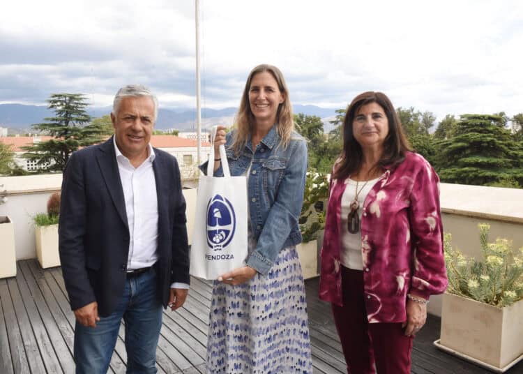 Alfredo Cornejo, Mercedes Martinez y Gabriela Testa