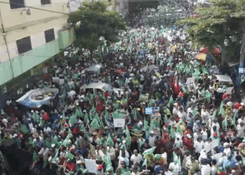 Leonel y Omar Fernández Movilizaron a Miles de Personas Contra el Gobierno