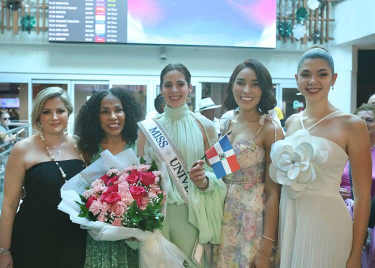 María José Unda, Magali Febles, Fátima Bosch (Miss Universo), Jennifer Ventura (Miss RD) y Ana Maspons (Miss International RD). Fotos_ Joel Guzmán
