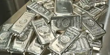 Los lingotes de plata están apilados en la sala de cajas de seguridad de la casa de oro Pro Aurum en Múnich, Alemania, el 10 de enero de 2025. Angelika Warmuth | Reuters
