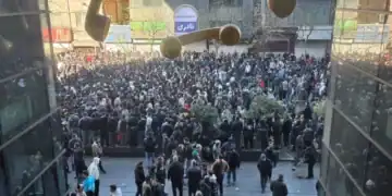 Los manifestantes se manifiestan contra las malas condiciones económicas en Teherán. El gobierno alemán ha pedido al liderazgo de Irán que respete la libertad de reunión en medio de informes de que las fuerzas gubernamentales han tomado medidas enérgicas contra las manifestaciones que se han apoderado del país durante días. Redes sociales/ZUMA Press Wire/dpa
