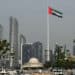 La bandera de los Emiratíes ondea en Abu Dhabi el 23 de enero de 2026. Equipos de alto nivel de Ucrania, Rusia y Estados Unidos se dirigieron a Abu Dhabi para conversaciones el 23 de enero, un día después de que el presidente de los Estados Unidos se reuniera con su homólogo ucraniano en Davos y horas después de que el enviado estadounidense mantuviera conversaciones nocturnas con el presidente ruso en el Kremlin. (Foto de Giuseppe CACACE / AFP)