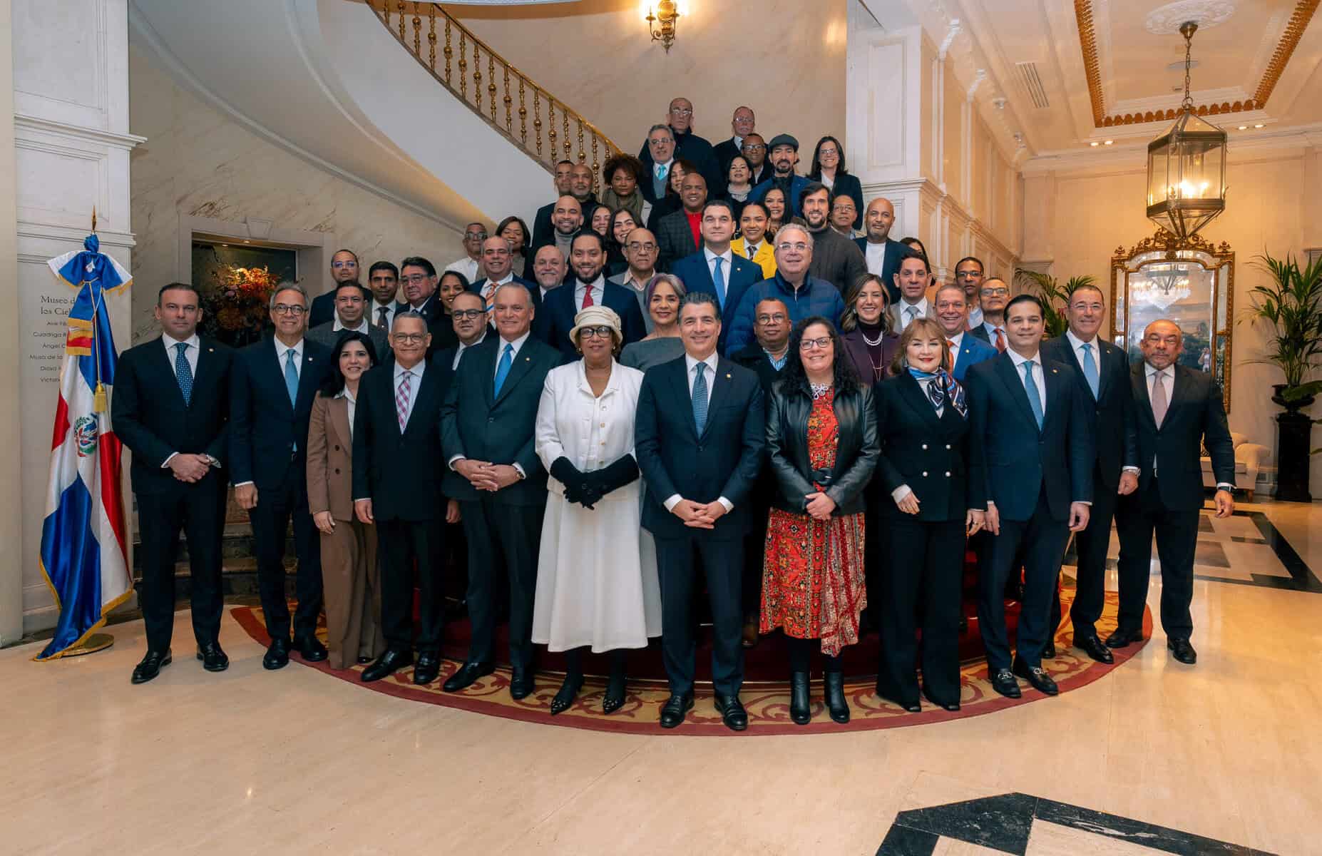 Miembros de la prensa y ejecutivos de la entidad bancaria participación en el encuentro en el cual se resaltó el liderazgo del Banco Popular en el financiamiento del turismo dominicano.