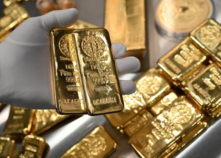 Los lingotes de oro están apilados en la sala de cajas de seguridad de la casa de oro Pro Aurum en Múnich, Alemania, el 10 de enero de 2025. REUTERS/Angelika Warmuth