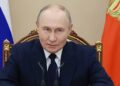 En esta fotografía de grupo distribuida por la agencia estatal rusa Sputnik, el presidente ruso Vladimir Putin preside una reunión sobre la situación en la zona de la "operación militar especial", el término del Kremlin para la ofensiva de Ucrania de casi cuatro años, en Moscú el 29 de diciembre de 2025. (Foto de Mikhail METZEL / POOL / AFP vía Getty Images)