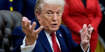 El presidente de los Estados Unidos, Donald Trump, habla durante un anuncio en la Oficina Oval de la Casa Blanca en Washington, DC, EE. UU., el jueves 29 de enero de 2026. Trump firmó una orden ejecutiva para establecer la "Gran Iniciativa de Recuperación Estadounidense de la Casa Blanca", que busca coordinar una respuesta federal a la adicción a las drogas y al abuso de sustancias. Fotógrafo: Aaron Schwartz/CNP/Bloomberg vía Getty Images