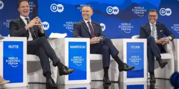 El secretario general de la OTAN, Mark Rutte (i), hoy en Davos.-EFE/EPA/Gian Ehrenzeller