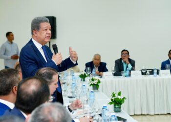 Leonel Fernández Inició Agenda Empresarial Y Política En Santiago