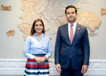 Omar Fernández Y Embajadora De EE.UU. Abordan Seguridad, Migración E Inversión En Encuentro Estratégico