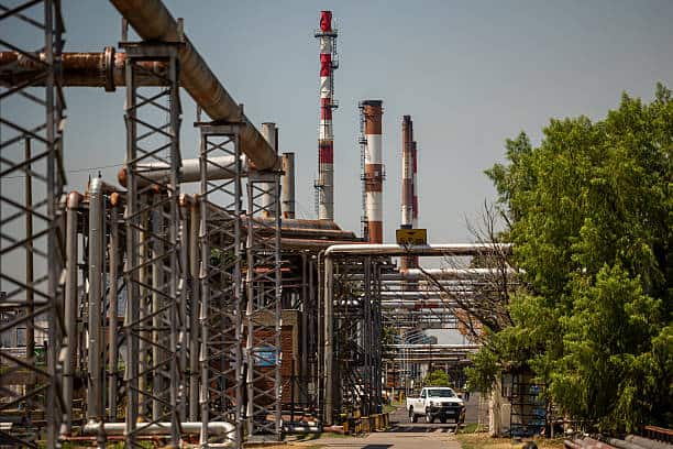 La refinería de petróleo Raizen SA Dock Sud en Buenos Aires, Argentina, el martes 10 de febrero de 2026. La empresa de comercio de energía Mercuria Energy Group está cerca de adquirir una refinería y cientos de gasolineras en Argentina que están siendo vendidas por Raizen SA, según personas familiarizadas con el asunto. Fotógrafo: Tomas Cuesta/Bloomberg vía Getty Images