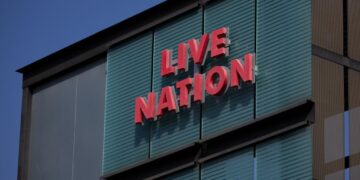 Beverly Hills (Estados Unidos), 22/05/2024.- El cartel de Live Nation Entertainment se ve en su edificio en Beverly Hills, California, EE. UU., el 22 de mayo de 2024. Se espera que el Departamento de Justicia de los Estados Unidos y un puñado de estados demanden a Live Nation Entertainment, citando supuestas violaciones antimonopolio en parte debido al dominio del mercado de la compañía de su unidad Ticketmaster. CENA EFE/EPA/ALLISON