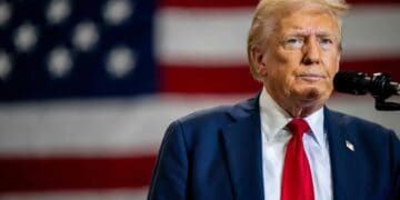 El candidato presidencial republicano, ex EE. UU. El presidente Donald Trump, durante un mitin de campaña en el almacén de Mosack Group el 25 de septiembre de 2024 en Mint Hill, Carolina del Norte. BRANDON BELL/AFP