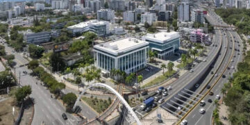 Foto area de calles de Santo Domingo y edificio de APAP