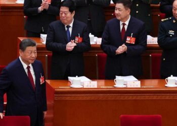 China Fijó Su Meta de Crecimiento de 4.5%–5%, la Más Baja Desde 1991.