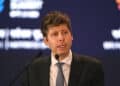 Sam Altman, director ejecutivo de OpenAI Inc., en la Cumbre de Impacto de IA en Nueva Delhi, India, el jueves 19 de febrero de 2026. India inició una de las cumbres de inteligencia artificial más grandes del mundo esta semana, ya que el primer ministro Narendra Modi busca hacer del país un centro de IA en medio de una intensa competencia para desarrollar modelos fronterizos. Fotógrafo: Prakash Singh/Bloomberg vía Getty Images