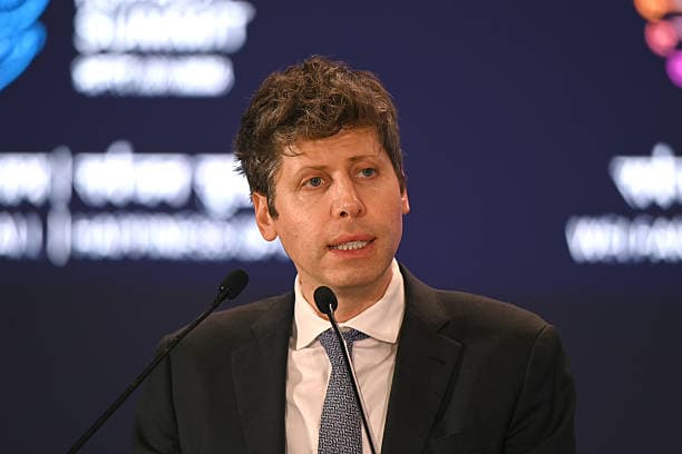 Sam Altman, director ejecutivo de OpenAI Inc., en la Cumbre de Impacto de IA en Nueva Delhi, India, el jueves 19 de febrero de 2026. India inició una de las cumbres de inteligencia artificial más grandes del mundo esta semana, ya que el primer ministro Narendra Modi busca hacer del país un centro de IA en medio de una intensa competencia para desarrollar modelos fronterizos. Fotógrafo: Prakash Singh/Bloomberg vía Getty Images