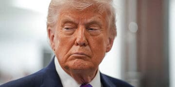 READING, OHIO - 11 DE MARZO: EE. UU. El presidente Donald Trump asiste a un recorrido por una instalación de Thermo Fisher Scientific el 11 de marzo de 2026 en Reading, Ohio. El presidente Trump está destacando el impulso de su administración para reducir los precios de los medicamentos en la compañía de biotecnología y farmacéutica. (Foto de Andrew Harnik/Getty Images)